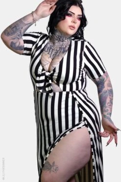 Beetle M-Line Maxi Dress -Vampirefreaks Sale Store beetle m line maxi dress dresses 522587