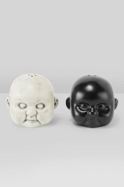 Dolls Head Salt & Pepper Shaker Set -Vampirefreaks Sale Store dolls head salt pepper shaker set housewares 187217