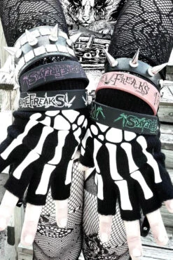 VampireFreaks Rubber Bracelets [4 Pack] -Vampirefreaks Sale Store emo bracelets 2cb08f6c 4577 4de0 a03d 9b4f6f58ccd4