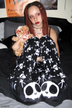 Skelekitty Slippers 29 Skelekitty Slippers -Vampirefreaks Sale Store goth bear