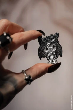 Killromi Enamel Pin -Vampirefreaks Sale Store goth cat badge 656525e4 434a 4f36 944e 7d310397a1ae