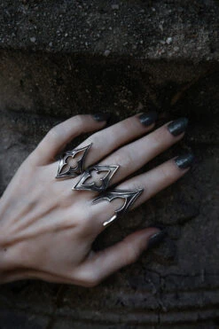Stonecarver Ring -Vampirefreaks Sale Store goth jewelry rings