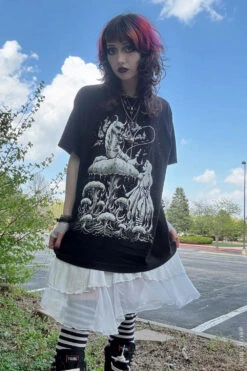 Alice And The Caterpillar T-shirt -Vampirefreaks Sale Store gothic shirt 5b84938e af3a 463c 9ddd a9378f958236