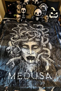 Medusa Throw Blanket -Vampirefreaks Sale Store medusa blanket 04