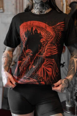 Grave Robber T-shirt [BLOOD RED]