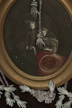 Victorian Hand Necklace -Vampirefreaks Sale Store weird jewelry 56c04ec5 c3f5 4cf7 92c6 4bbb062efa5e